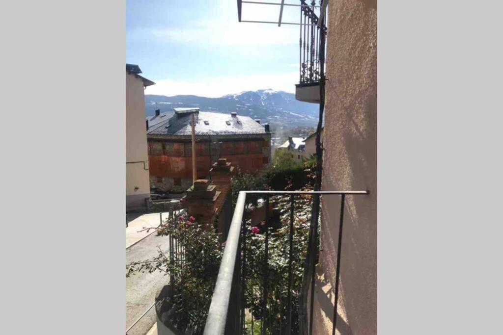 Puigcerda Centro. Acogedor Apartament En El Pueblo Bagian luar foto