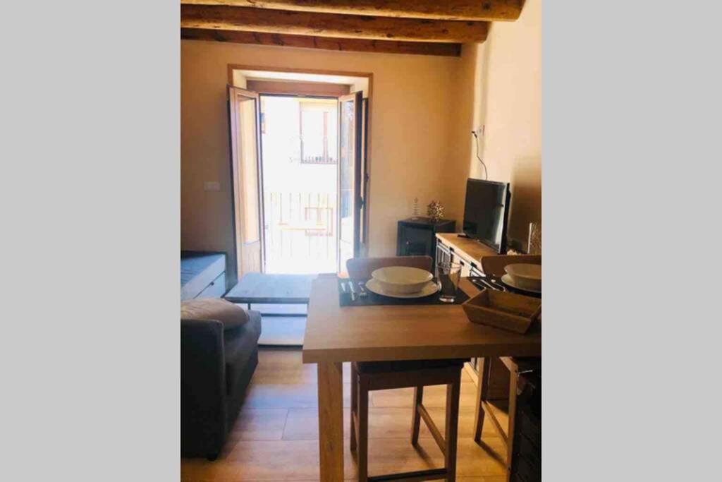 Puigcerda Centro. Acogedor Apartament En El Pueblo Bagian luar foto