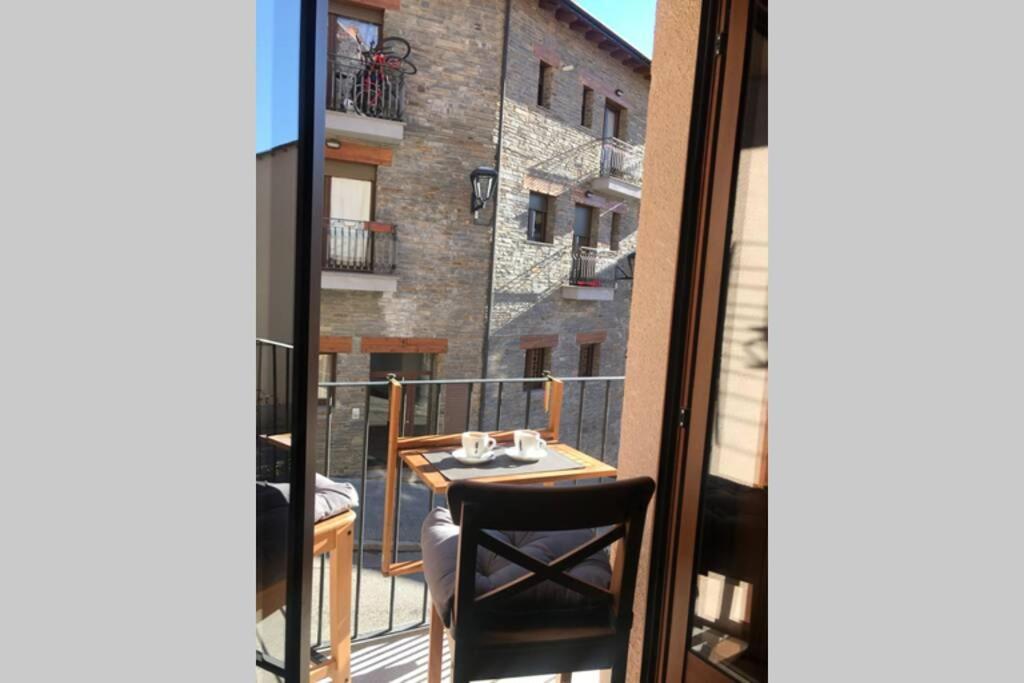Puigcerda Centro. Acogedor Apartament En El Pueblo Bagian luar foto